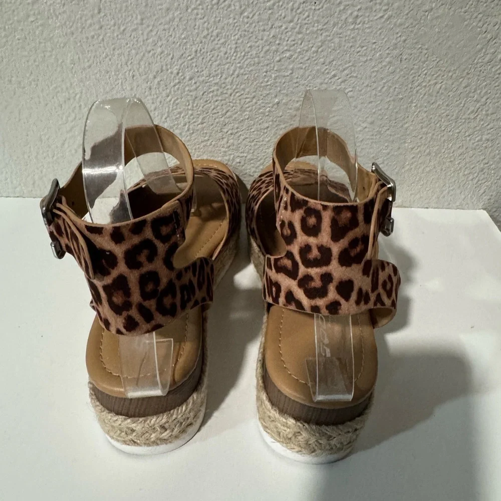 SODA Open Toe Buckle Ankle Strap cheetah Espadrilles Platform wedge size 8